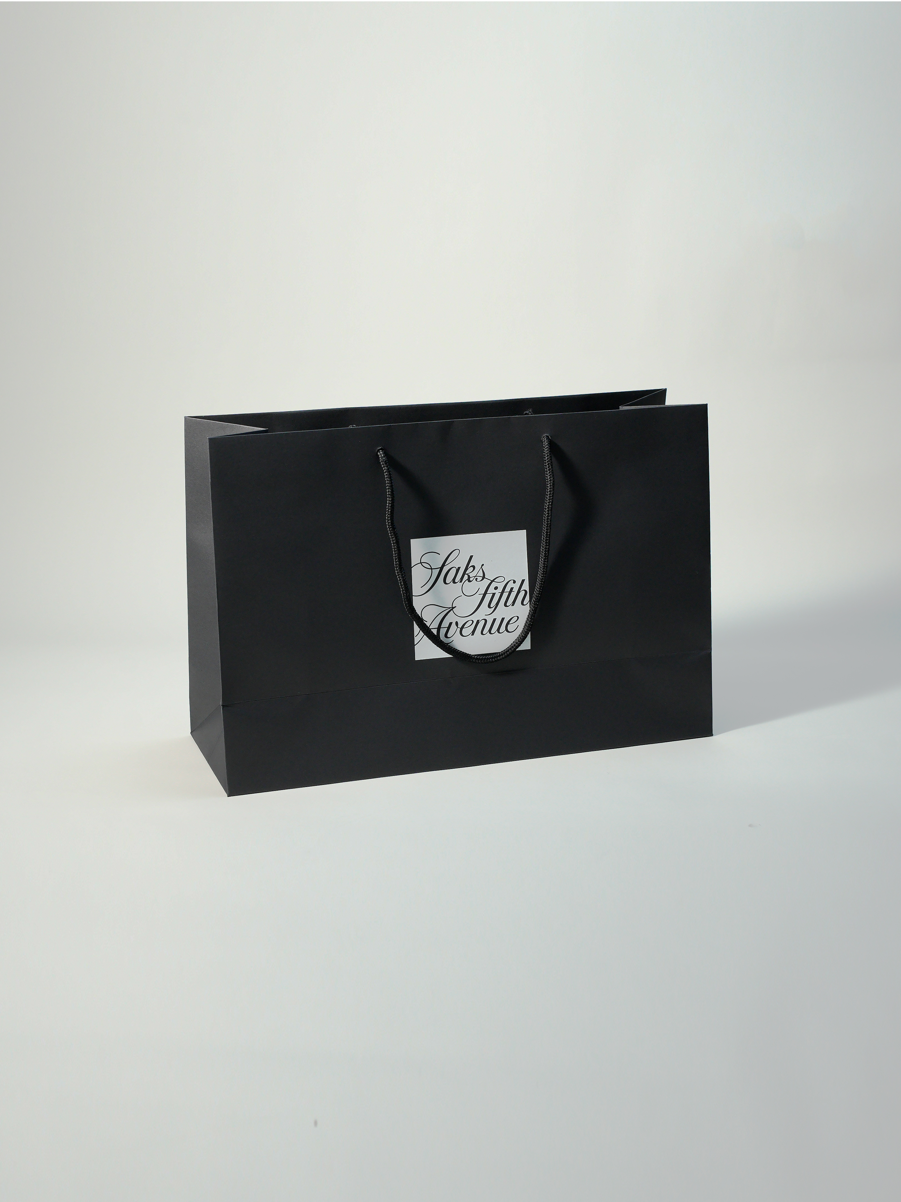Structural design of custom shopping bags for retail storage